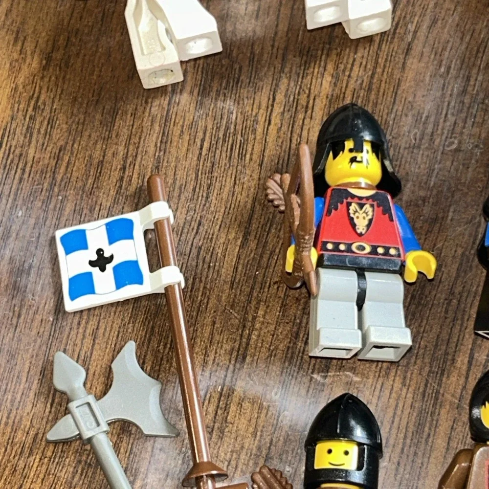Vintage Lego Castle Minifigure Lot With Dragon Merlin & Horses‎